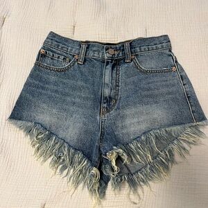 urban outfitters frayed jean shorts